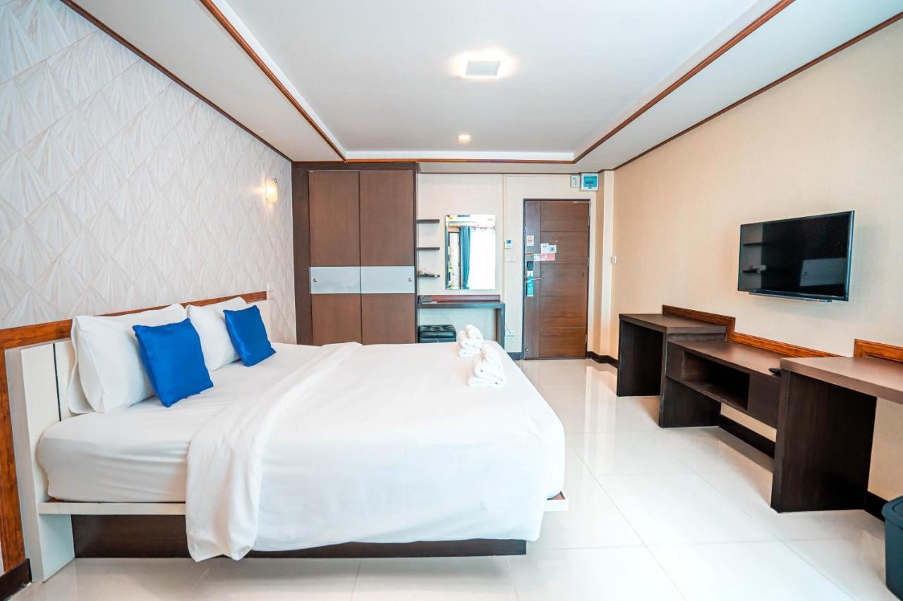 Hotel Blue Sky Airport 4*